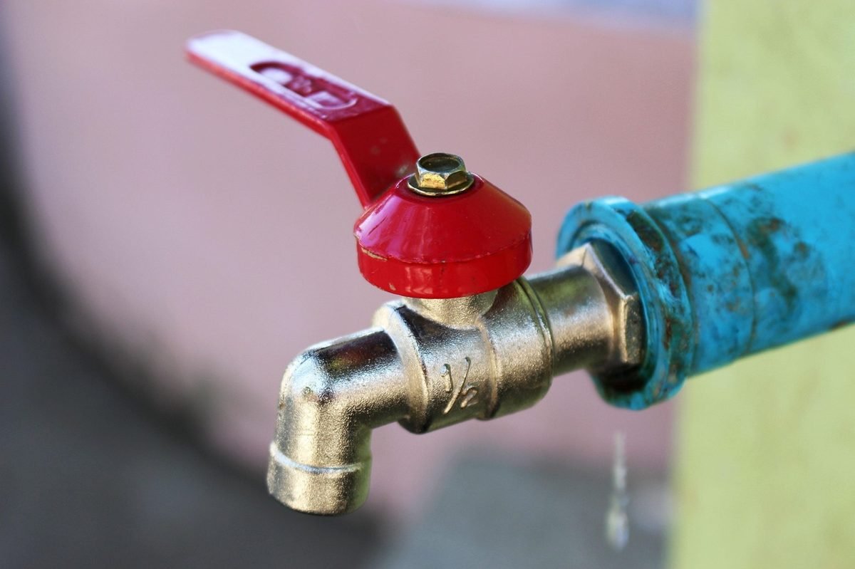 Dripping tap and valve, a plumbing issue in a home inspection