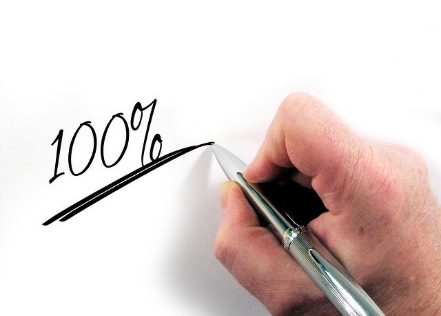 Hand drawing a percent sign, the share of your limit that you use