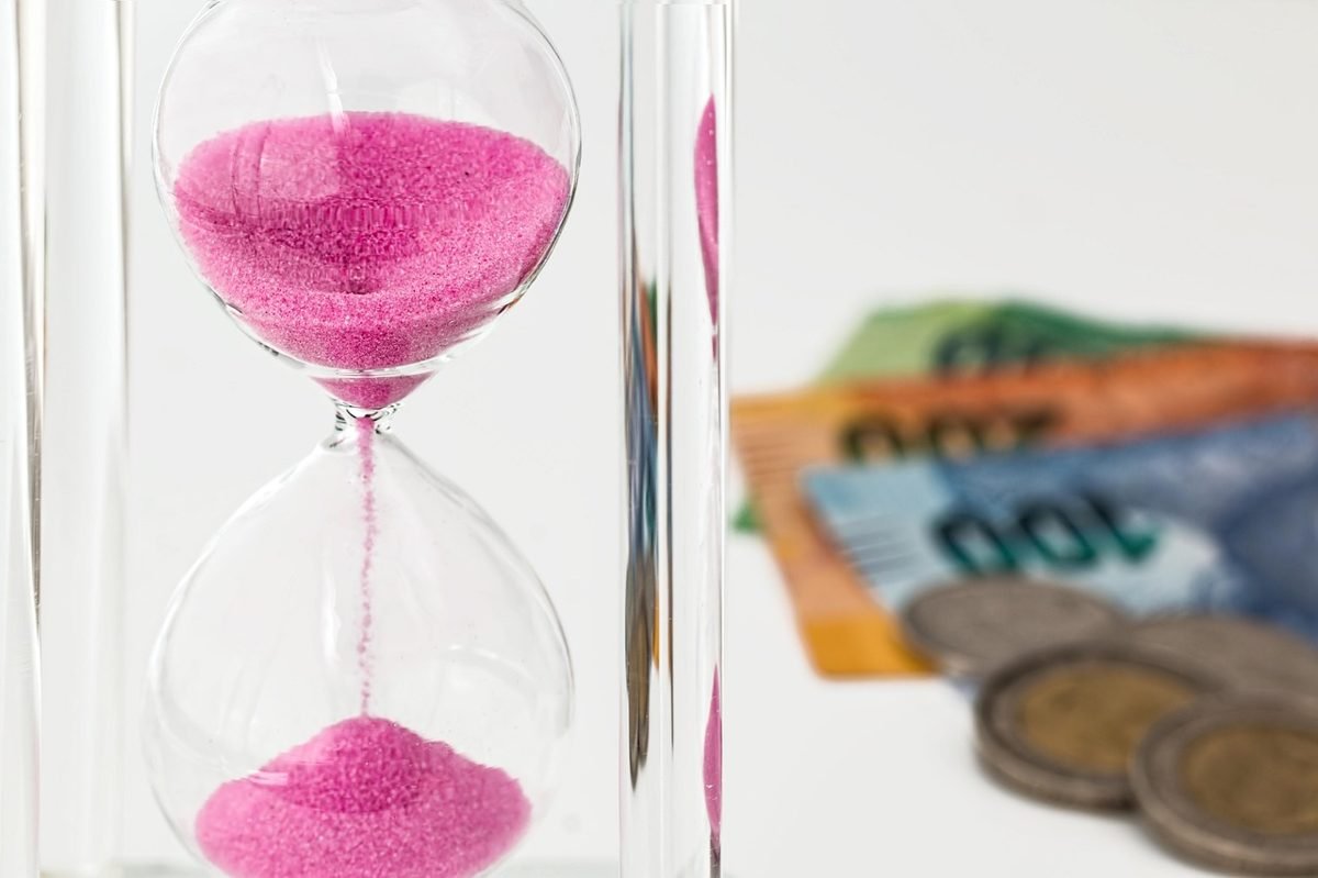 Hourglass and money showing how time drives compound interest at 25