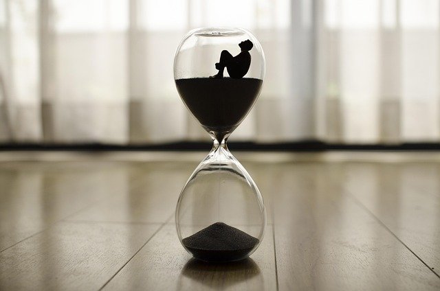 Hourglass showing how years of work shape social security benefits