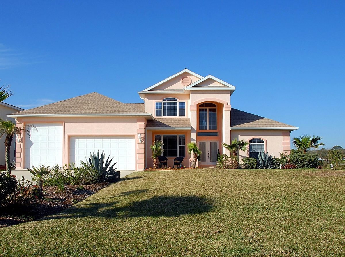 House with a green lawn worth a competitive offer on a house