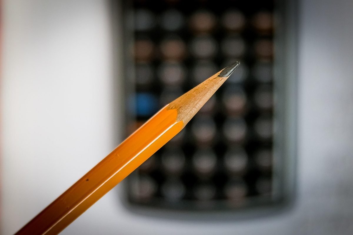 Pencil and calculator for choosing a long-term disability waiting period